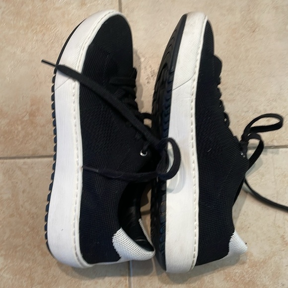 Sofft Waylyn Sneakers in NEW condition! - Picture 4 of 7